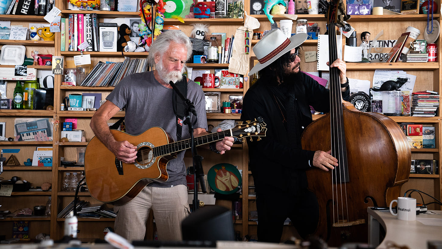 グレイトフル・デッドのボブ・ウェアとブルーノート社長のドン・ウォズが『Tiny Desk Concert』で共演した画像