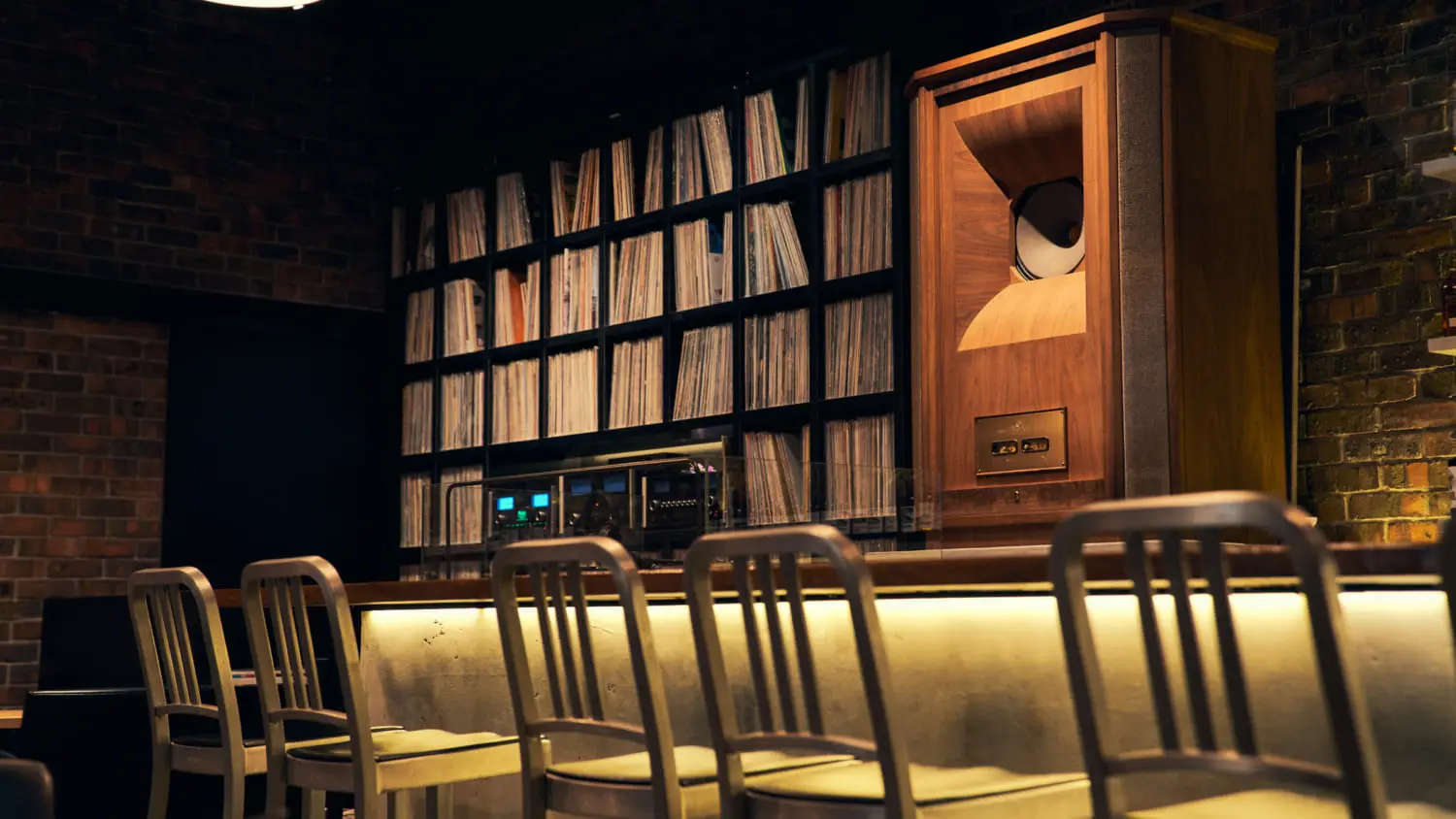 東京 渋谷 The Music Bar Cave Shibuya Barとレコードとfoodがつむぐ新たなストーリー Arban