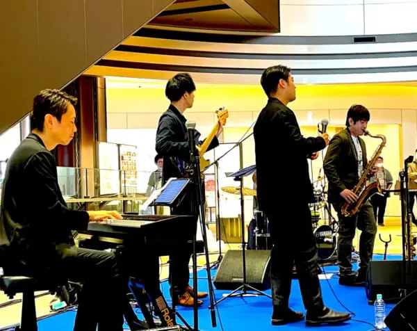 リアル　人形　ミュージック　JAZZ演奏者　BAR　飲食店などに　特大 いま気になるサックス奏者・熊谷駿を聴いてみた─「CINEMA JAZZ
