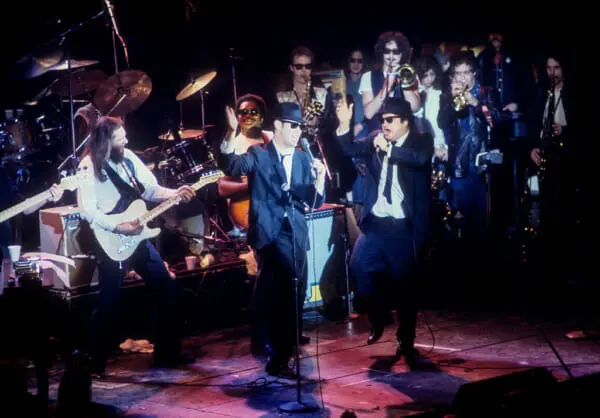 ブルース・ブラザーズ・バンド/ライヴ・イン・モントルー The Blues Brothers Band – Live In Montreux - YouTube