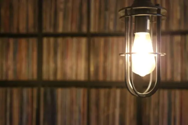 須永辰緒が「ハイエンド・オーディオのレコードバー」オープンへ