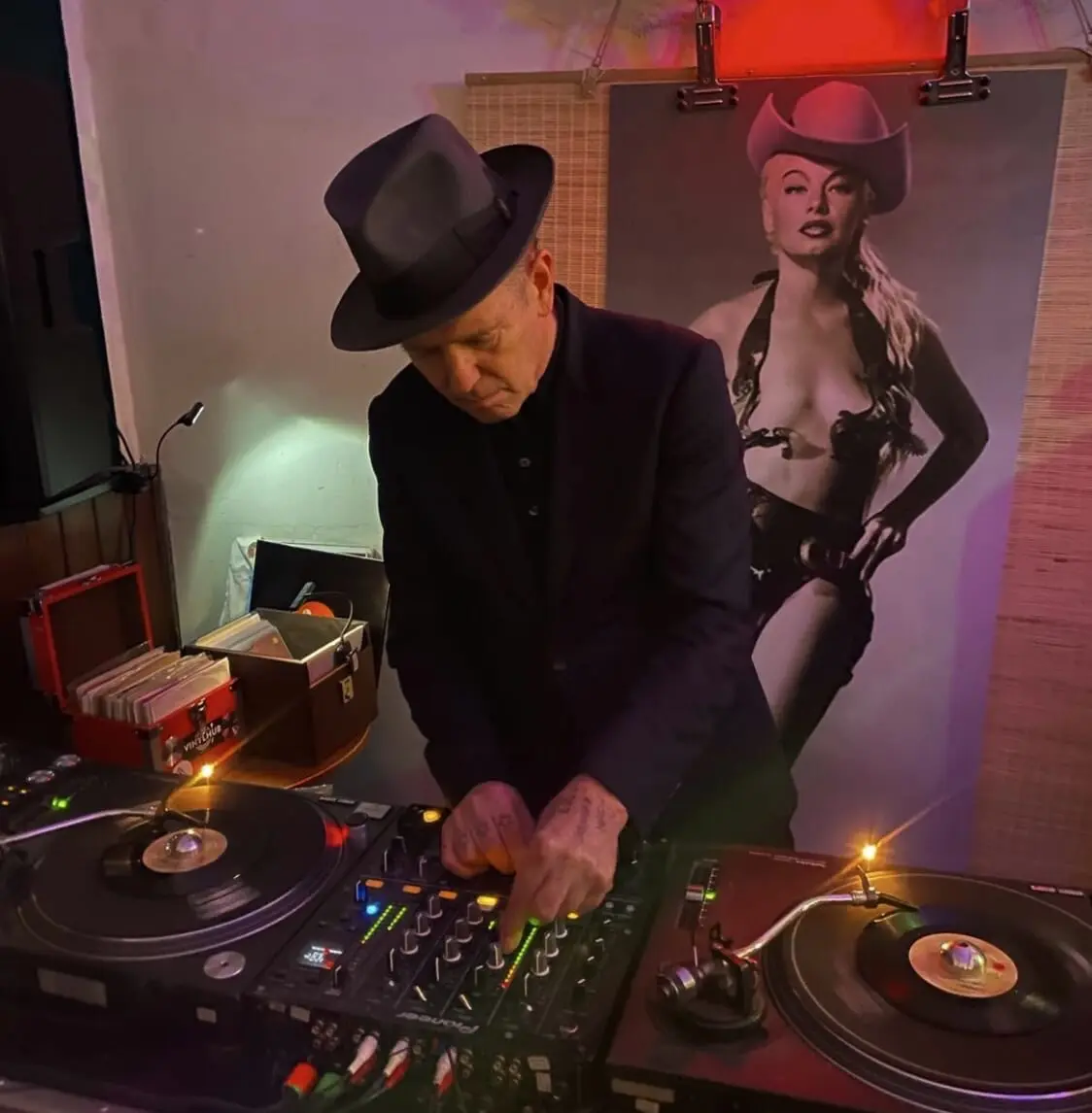 ザ・クラッシュのポール・シムノンが日本でDJイベントを開催「THE