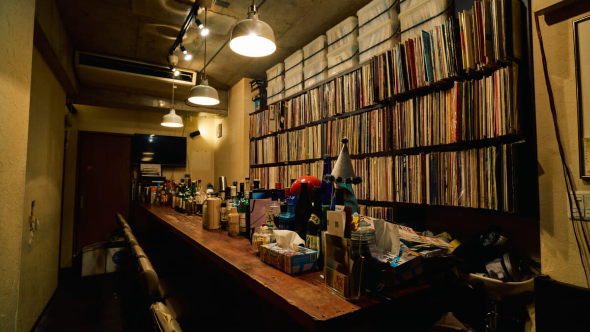 Upstairs Records & Bar（アップステアーズレコーズ＆バー）_写真10