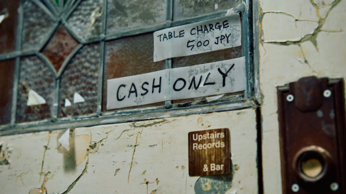 Upstairs Records & Bar（アップステアーズレコーズ＆バー）_写真1