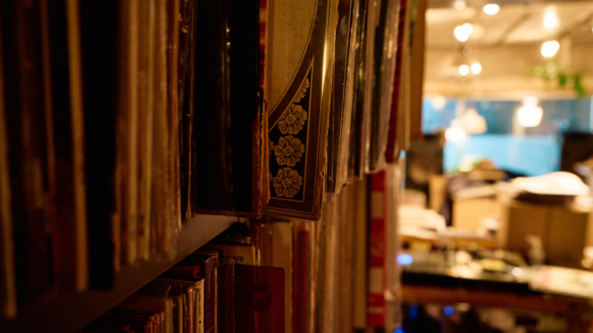 Upstairs Records & Bar（アップステアーズレコーズ＆バー）_写真7