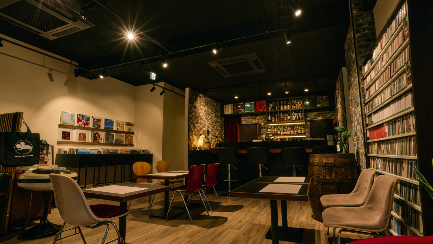 JUDGMENT! RECORDS lounge_写真1